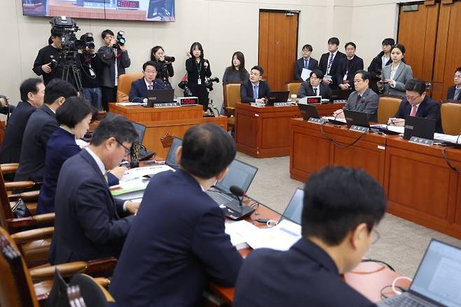 김상훈 위원장이 지난달 24일 서울 여의도 국회에서 열린 대미투자특별법 처리를 위한 특별위원회에서 발언하고 있다. 뉴스1