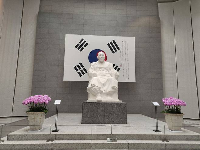 백범김구기념관은 조국의 독립에 헌신했던 김구 선생의 삶을 시간의 흐름에 따라 조명하고 있다.