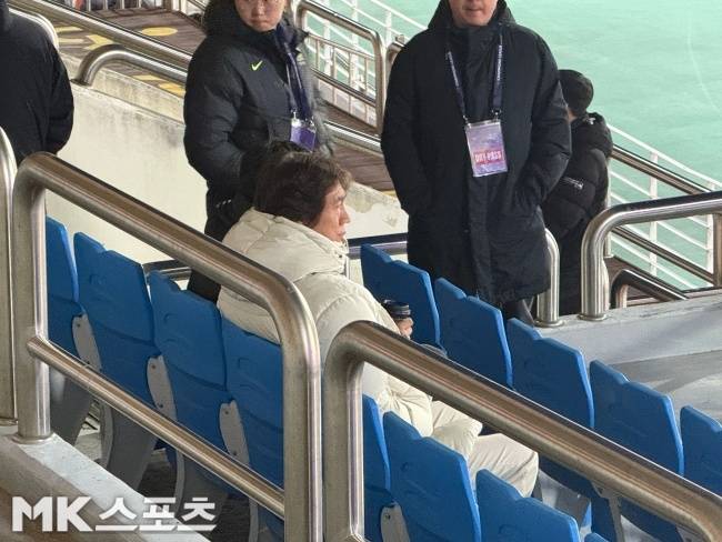 춘천 송암스포츠타운으 찾은 홍명보 감독. 사진=김영훈 기자