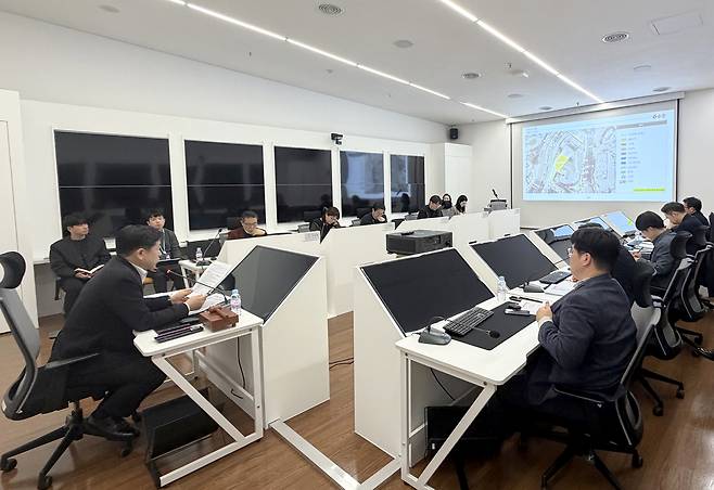 서울시가 3일 오전 연 ‘서울시 안전관리위원회 제1차 지역축제 소위원회(이하 소위)’. 서울시는 소위에서 ‘BTS 2026 컴백쇼 @서울’의 안전관리계획(안)을 심의, 조건부 가결했다. [서울시 제공]