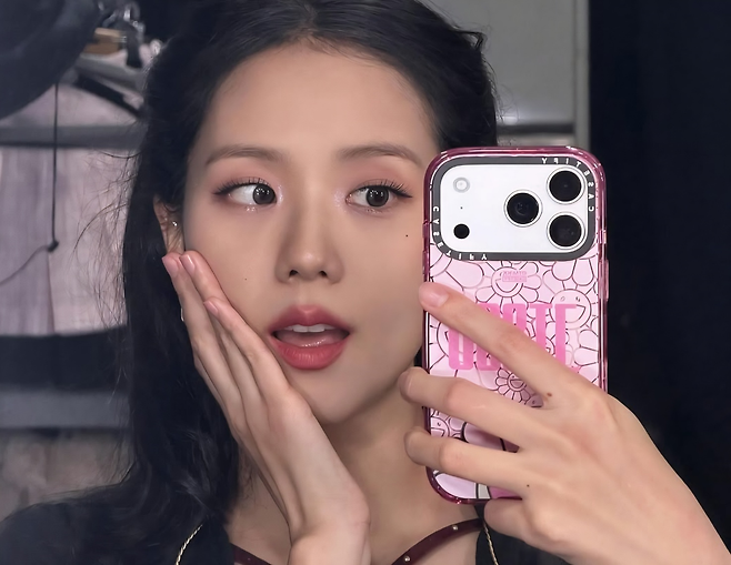 애플 아이폰 마니아로 알려진 블랙핑크 지수 [SNS 갈무리]