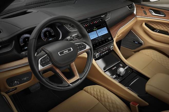‘지프 그랜드 체로키 L’ 1열. (사진=스텔란티스코리아) *재판매 및 DB 금지