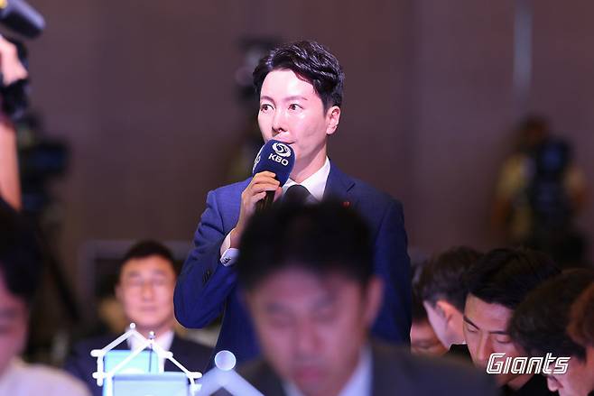 박준혁 롯데 단장이 스프링캠프 기간 사행성 게임장에 출입한 선수들 대신 구단 징계를 받기로 했다. 사진제공｜롯데 자이언츠