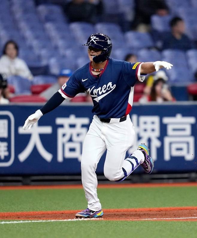 대표팀 김도영이 3일 일본 오사카 교세라돔서 열린 오릭스 버펄로스와 2026 WBC 평가전서 2회초 좌월 3점 홈런을 친 뒤 세리머니를 하고 있다. 사진출처|MLB코리아 공식 SNS