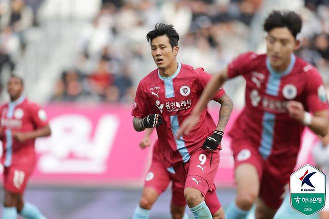 ▲ 1일 용인미르스타디움에서 용인FC와 천안시티FC의 하나은행 K리그2 2026 1라운드가 열렸다. 용인의 창단 경기로 진행된 가운데 4골을 주고받는 공방전 끝에 2-2로 비겼다. ⓒ 한국프로축구연맹