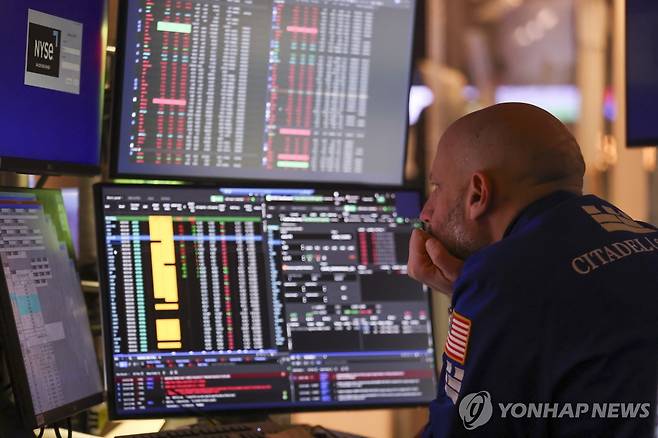 뉴욕 증권거래소의 트레이더 [EPA=연합뉴스. 재판매 및 DB 금지]