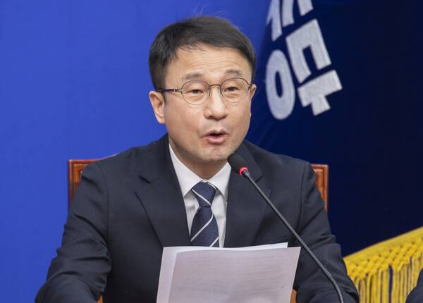더불어민주당 한병도 원내대표가 4일 국회에서 열린 최고위원회의에서 발언하고 있다. 연합뉴스