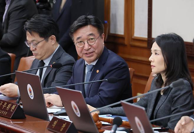 ▲ 윤호중 행정안전부 장관이 3일 서울 종로구 정부서울청사에서 열린 국무회의에서 보고하고 있다.연합