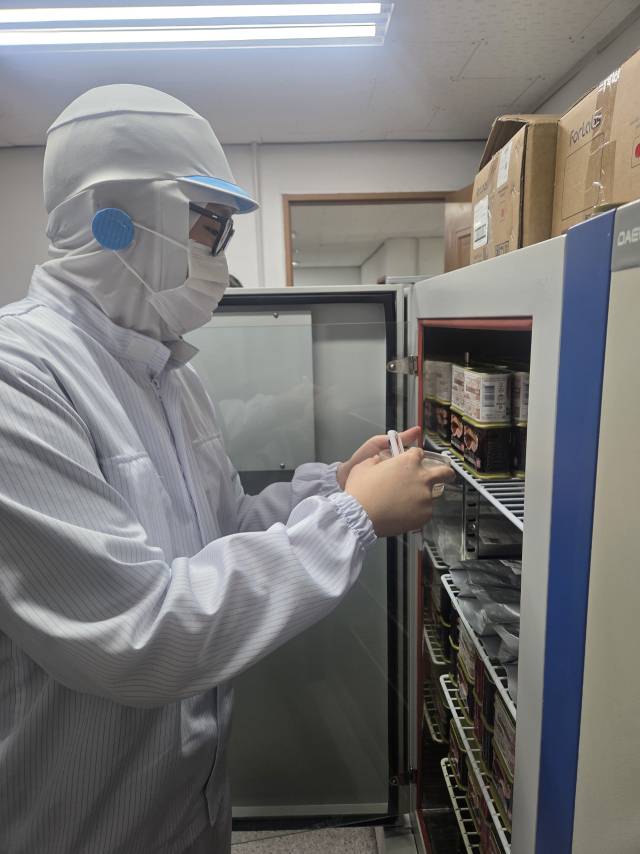 한성기업 김해공장 품질관리팀에 입사한 안현빈씨./김정민/