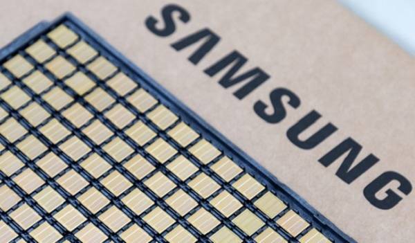 삼성전자와 SK하이닉스가 HBM4에 양산에 나서면서 기술 리더십이 한층 더 부각되고 있다. 사진은 삼성전자 HBM4 제품. /사진=삼성전자 제공