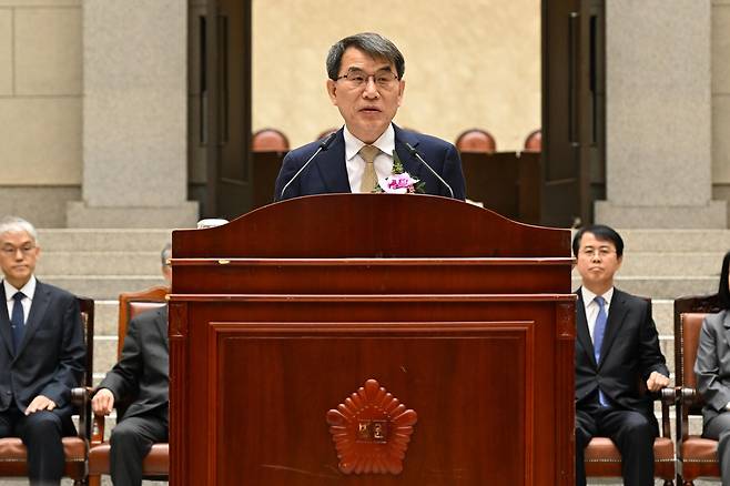 3월 3일 서울 서초동 대법원 청사 중앙홀에서 퇴임사를 하는 노태악 대법관. 백성현 기자&nbsp;