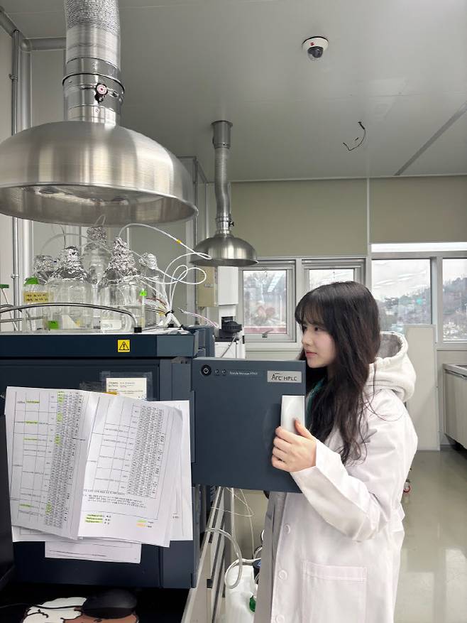 정가은씨가 바이오의약품 실습을 하고 있는 모습. (사진제공=한국폴리텍대학)