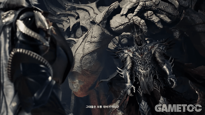 주신 지켈의 시험을 통과하고 지켈의 근원을 손에 넣은 주인공과 네몬&nbsp;[사진=Cinemaster 유튜브]