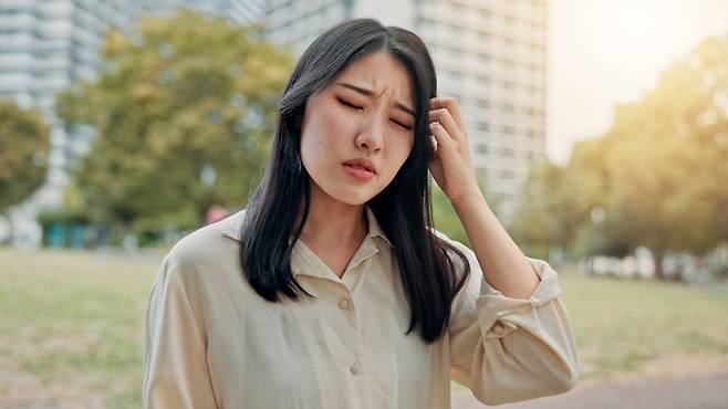 지속적인 어지러움은 삶의&nbsp;질을&nbsp;떨어뜨릴 수 있어 조기 진료를&nbsp;통해&nbsp;원인을&nbsp;확인하는 것이 좋다 | 출처: 클립아트코리아