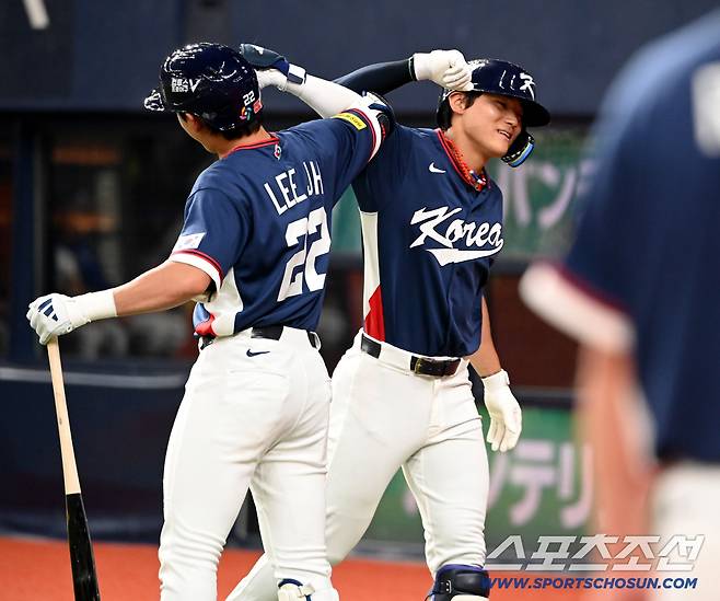 3일 일본 오사카 교세라돔에서 열린 WBC(월드베이스볼클래식) 한국과 오릭스 버팔로스의 경기. 2회초 2사 1,3루 김도영이 3점홈런을 치고 김주원, 김혜성과 기뻐하고 있다. 오사카(일본)=허상욱 기자wook@sportschosun.com/2026.03.03/