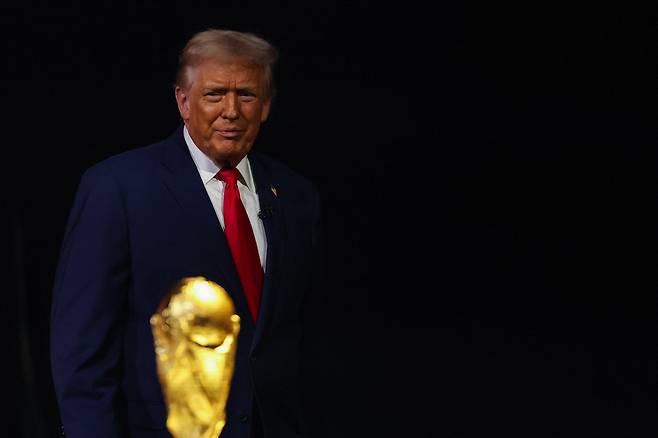 WASHINGTON, DC - DECEMBER 05: U.S. President Donald Trump looks on during the FIFA World Cup 2026 Official Draw at John F. Kennedy Center for the Performing Arts on December 05, 2025 in Washington, DC. Patrick Smith/Getty Images/AFP (Photo by Patrick Smith / GETTY IMAGES NORTH AMERICA / Getty Images via AFP)
<저작권자(c) 연합뉴스, 무단 전재-재배포, AI 학습 및 활용 금지>