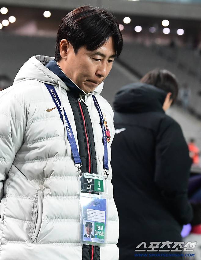 4일 오후 서울월드컵경기장에서 열린 FC서울과 비셀 고베의 아시아챔피언스리그 엘리트(ACLE) 16강 1차전 경기. 경기 준비하는 FC서울 김기동 감독. 상암=송정헌 기자songs@sportschosun.com/2026.03.04/