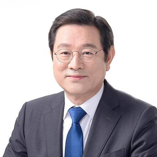 부영그룹은 지난 2일 행정자치부, 건설교통부 장관을 역임한 이용섭 전 장관을 신임 회장으로 선임했다. /부영그룹