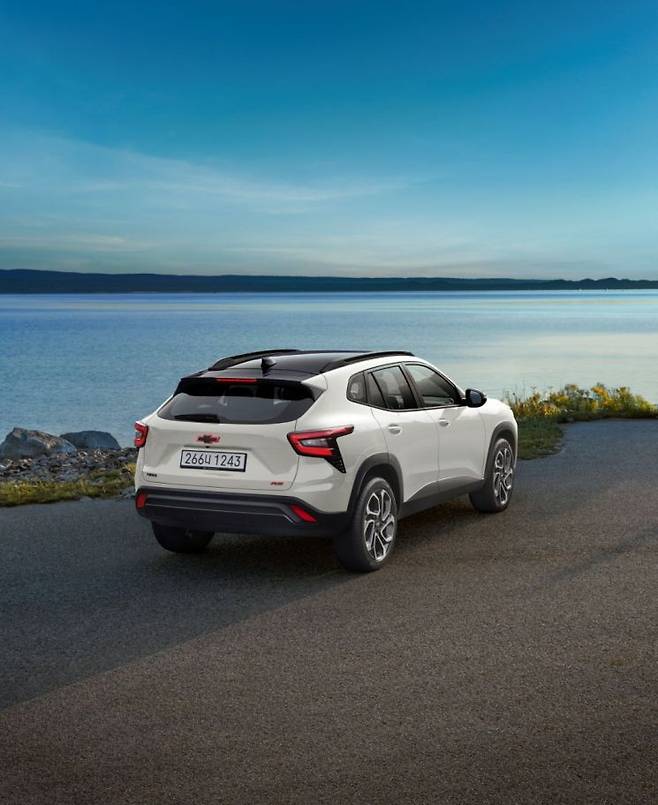 쉐보레 2026년형 트랙스 크로스오버 'RS 이그나이트 에디션' 후면. 쉐보레