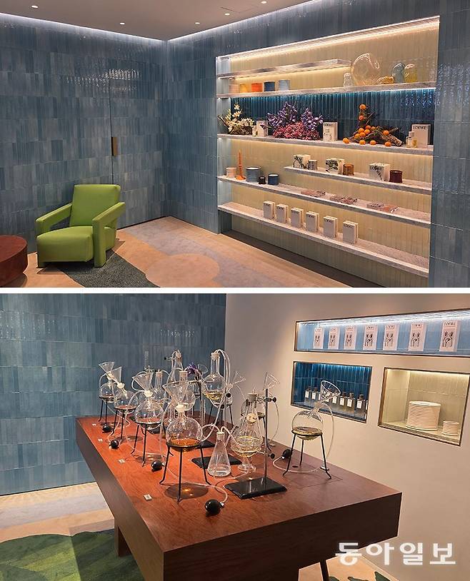 경기 불황 속에서 MZ(밀레니얼+Z)세대를 중심으로 ‘나만의 향’을 찾는 소비자가 늘어나면서 니치 향수 등 고가 향수 판매도 늘어나고 있다. 스페인 럭셔리 브랜드 로에베의 향수 브랜드 ‘로에베 퍼퓸’은 올해 1월 서울 성동구 성수동에 플래그십 스토어(단독 대형 매장)를 열며 한국 소비자와의 접점을 넓히고 있다. 1층에 마련된 VIP룸(위쪽 사진)과 그 내부에 마련된 ‘조향사의 실험실’ 전시 모습. 이소정 기자 sojee@donga.com