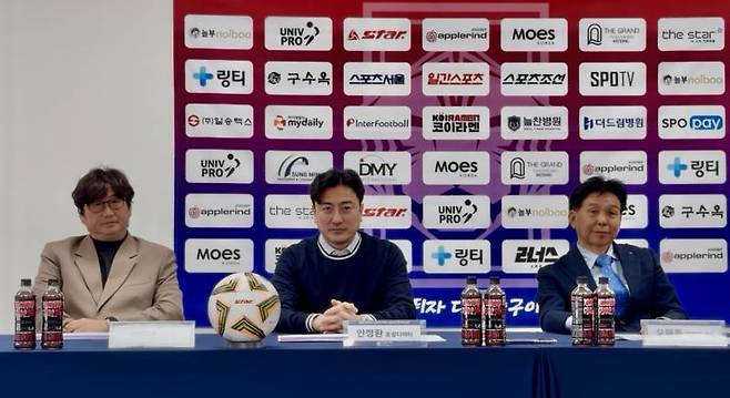 (왼쪽부터) 박종관 유니브 프로 본부장, 안정환 유니브 프로 총괄 디렉터, 오해종 유니브 프로 초대 감독. 사진=IS 포토