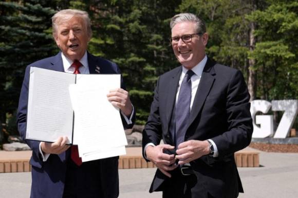 도널드 트럼프 미국 대통령(왼쪽)과 키어 스타머 영국 총리.  [사진=로이터/연합뉴스]