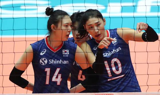 국가대표로 함께 활약했던 양효진과 김연경. 김연경에 이어 양효진도 은퇴를 선언했다. 연합뉴스