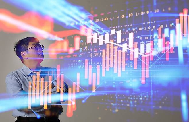 강환국 작가는 2009년 3000만원이던 자산을 2021년 29억원까지 늘려 파이어족이 됐다. 현재는 60억원대 자산가다. 그는 파이어를 선언한 이후 유튜브 채널을 운영하며 자신의 투자법을 공유하고 있다. 장진영 기자