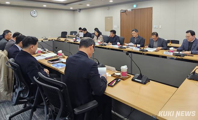 충남도는 4일 보령·홍성·청양 3개 시군과 함께 오서산 일원과 도 드론 통합관제센터에서 ‘도·시군 드론 영상 실시간 통합 관제 연동 훈련’을 실시했다.&nbsp;