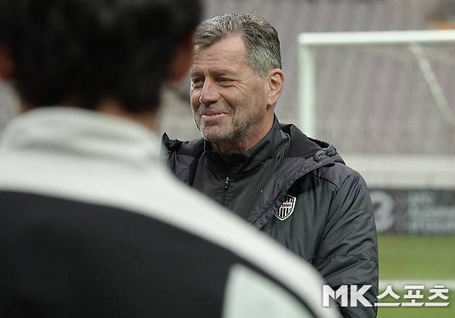 미하엘 스키베 비셀 고베 감독. 사진=이근승 기자