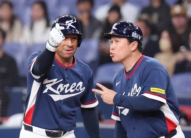 3일 일본 오사카 교세라돔에서 열린 월드베이스볼클래식(WBC) 평가전 한국 대표팀과 일본 프로야구 오릭스 버팔로스와의 경기. 4회초 1사 한국 저마이 존스가 1루타를 친 뒤 세레머니하고 있다. 사진=연합뉴스