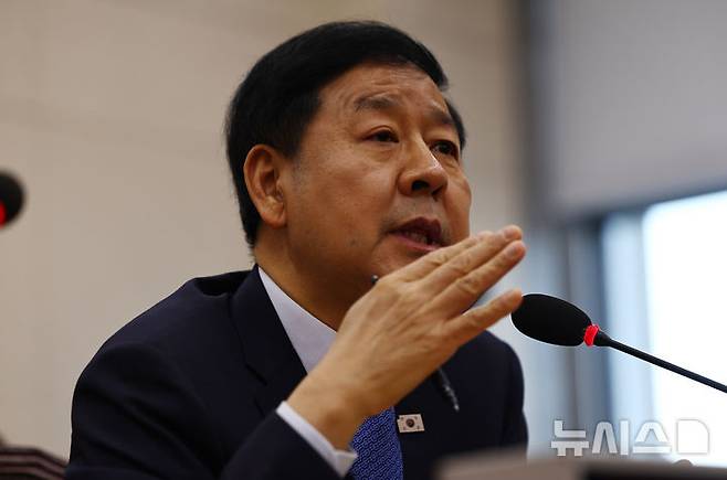 [서울=뉴시스] 김명년 기자 = 구윤철 부총리 겸 재정경제부 장관이 4일 오전 서울 여의도 국회에서 열린 대미투자특별법 처리를 위한 특별위원회 전체회의에서 질의에 답변하고 있다. 2026.03.04. kmn@newsis.com