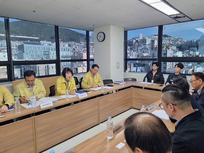 해양수산부가 이날 중동 상황 관련, 선원 안전 확보를 위한 노조 간담회를 갖고 있는 모습. 사진/해수부 제공