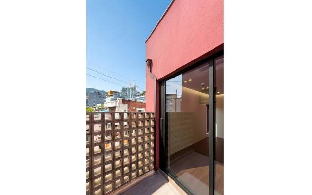 창원 주택 ‘까사예마’ 2층 테라스.