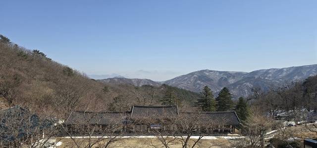 수도암에서 바라본 가야산 전경.