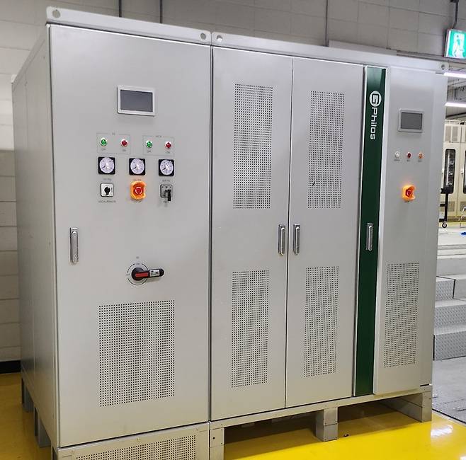 사진은 인천 2호선 주안국가산단역 변전소에 설치된 직류 도시철도 역사연계 회생인버터시스템. / 지필로스