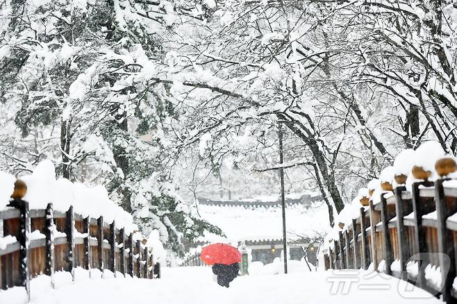 강원 속초시 설악산 소공원에 멋진 설경이 연출되고 있다.(속초시 제공, 재판매 및 DB 금지) 2026.3.3 ⓒ 뉴스1 윤왕근 기자