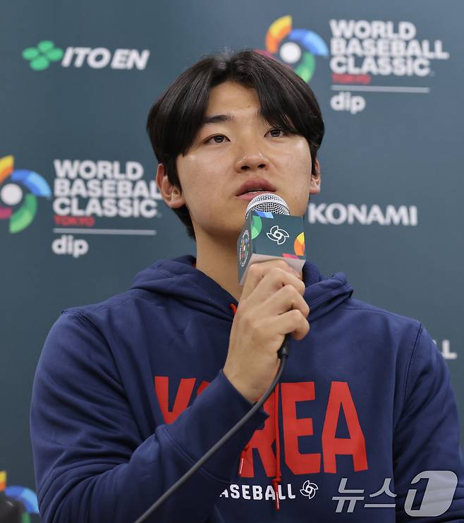 류지현 감독이 이끄는 월드베이스볼클래식(WBC) 야구대표팀 김도영이 2일 일본 오사카 교세라돔에서 열린 한신 타이거스와의 공식 연습경기에서 3대3으로 비긴 뒤 기자회견을 하고 있다.(WBC 홍보사무국 제공. 재판매 및 DB 금지) 2026.3.2 ⓒ 뉴스1 구윤성 기자