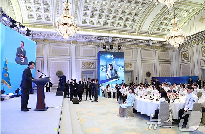 이재명 대통령이 5일 청와대 영빈관에서 열린 2026 밀라노-코르티나담페초 동계올림픽 선수단 격려 오찬에서 격려사를 하고 있다. (청와대통신사진기자단) 2026.3.5 ⓒ 뉴스1 허경 기자