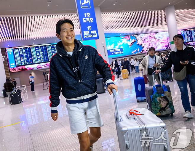 중동 사태 여파로 두바이 공항 운항 차질이 이어지면서 현지에 체류하던 한국인 체류객들이 5일 오후 인천국제공항을 통해 귀국하고 있다. (공동취재) 2026.3.5 ⓒ 뉴스1 오대일 기자