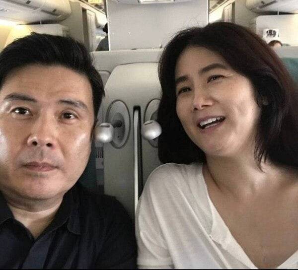 배우 심은하와 남편 지상욱 전 의원. 사진 | 온라인커뮤니티