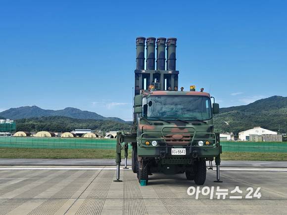 서울 국제 항공우주 및 방위산업 전시회(ADEX 2025)에 전시된 천궁. [사진=최란 기자]