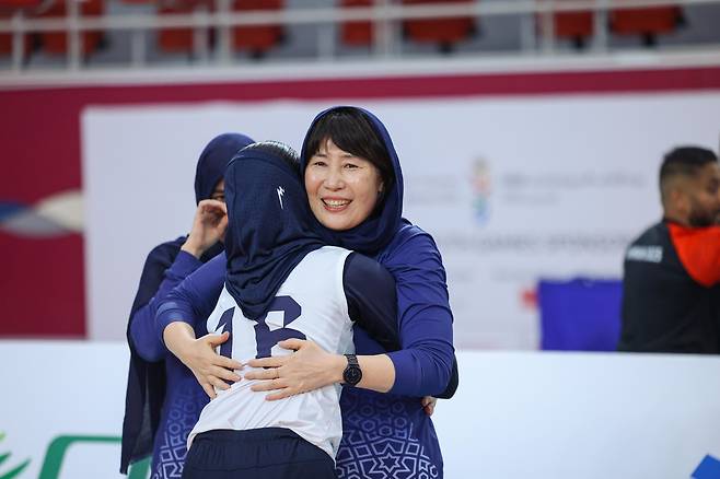 이란 여자 배구대표팀을 이끌고 있는 이도희 감독(연합뉴스 제공)