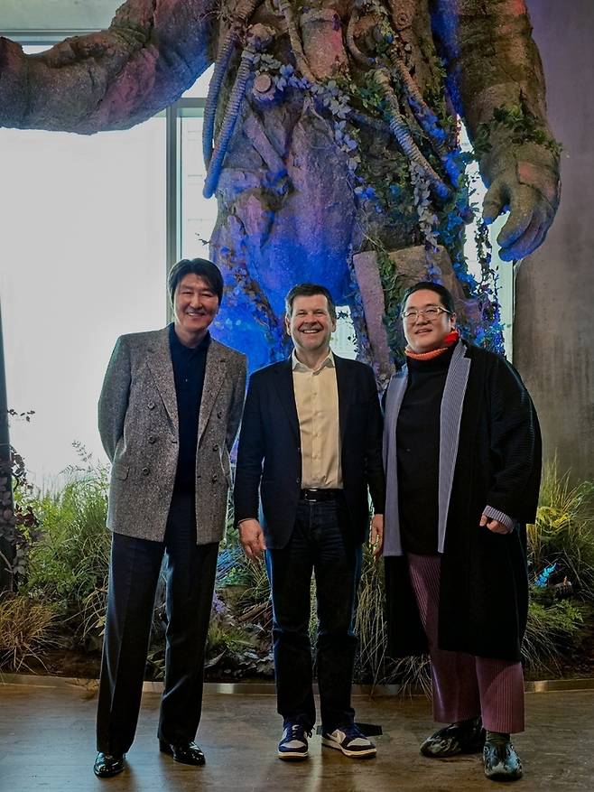 배우 송강호, 밥 맥쿠이 나스닥 부회장, 최용호 갤럭시코퍼레이션 대표. 사진ㅣ갤럭시코퍼레이션