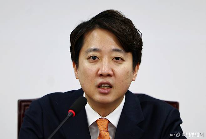 [서울=뉴시스] 김명년 기자 = 개혁신당 이준석 대표가 5일 오전 서울 여의도 국회에서 열린 최고위원회의에서 발언하고 있다. 2026.03.05. kmn@newsis.com /사진=김명년