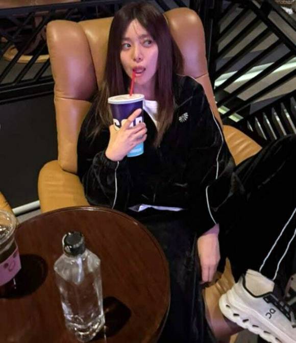 배우 이영은이 영화 ‘왕과 사는 남자’ 관람을 인증했다가 비매너로 질타를 받았다. [인스타그램 캡처]