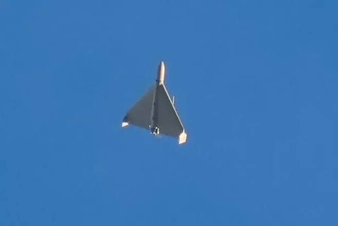 이란산 샤헤드 드론이 상공을 날고 있다. 우크라이나는 적국 드론을 요격하는 드론 개발 등으로 이란산 드론에 대응하는 방법을 터득했다. [AP]