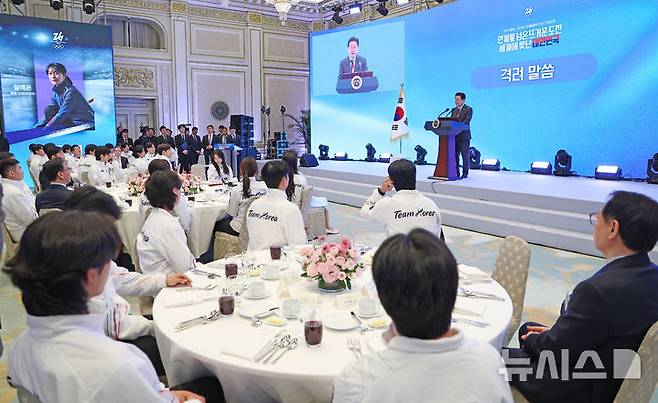[서울=뉴시스] 고범준 기자 = 이재명 대통령이 5일 청와대 영빈관에서 열린 2026 밀라노·코르티나담페초 동계올림픽 선수단 격려 오찬에서 격려사를 하고 있다. 2026.03.05. photo@newsis.com