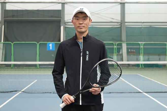 올해 소프트테니스 국가대표 선발전에서 남자 단식 우승을 차지하며 2년 만에 태극 마크를 달게 된 김진웅. 대한소프트테니스협회
