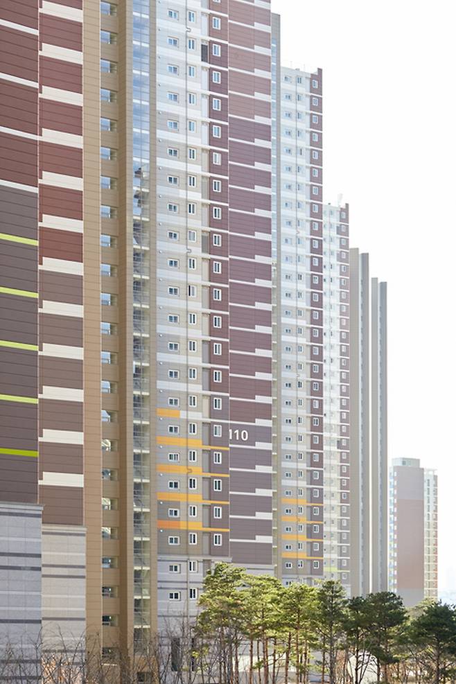 인건비와 장기수선충당금 등 고정비 상승이 관리비에 반영되면서 입주민들의 체감 부담이 커지고 있다. 게티이미지